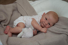 Carica l'immagine nel visualizzatore di Gallery, 19 Inch Lifelike Newborn Baby Dolls Girl Ava Adorable Lifelike Newborn Toddler Baby Dolls
