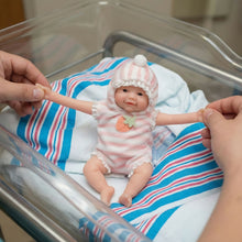 Load image into Gallery viewer, Pinky Reborn 6 Inch Mini Reborn Baby Dolls Full Silicone Baby Girl,Tiny Silicone Baby Dolls ,Mini Realistic Newborn Baby Doll with Clothes Set & Feeding Accessories (Vivienne)
