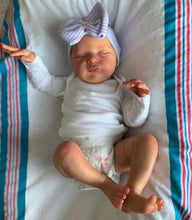 Cargar imagen en el visor de la galería, 19 Inch Cuddly Sleeping Newborn Baby Dolls Lifelike Reborn Baby Doll Girl Birthday Xmas Gift for Kids Age 3+