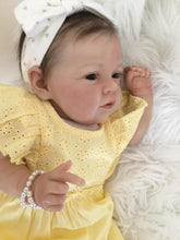 Load image into Gallery viewer, 21 inch Adorable Reborn Baby Doll Girl Lovely Lifelike Realistic Newborn Baby Dolls Gift for Kids