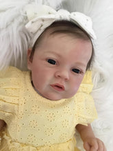 Load image into Gallery viewer, 21 inch Adorable Reborn Baby Doll Girl Lovely Lifelike Realistic Newborn Baby Dolls Gift for Kids
