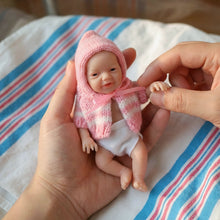 Laden Sie das Bild in den Galerie-Viewer, Pinky Reborn Mini Realistic Reborn Baby Doll Girl 6 Inch 15cm Solid Silicone Doll Newborn Baby Dolls Silicone Full Body Palm Doll Toy