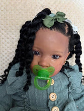 Laden Sie das Bild in den Galerie-Viewer, Reborn Toddler Dolls Black Girl Pippa 26 Inch 66 cm Big Eyes Realistic Reborn Baby Dolls Soft Cloth Body, African American Real Life Baby Doll, Lifelike Newborn Babies Doll Toy