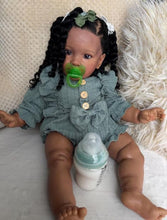 Laden Sie das Bild in den Galerie-Viewer, Reborn Toddler Dolls Black Girl Pippa 26 Inch 66 cm Big Eyes Realistic Reborn Baby Dolls Soft Cloth Body, African American Real Life Baby Doll, Lifelike Newborn Babies Doll Toy
