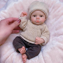 Carica l'immagine nel visualizzatore di Gallery, 16cm Mini Full Solid Platinum Silicone Reborn Baby Doll, Lifelike Realistic Newborn Silicone Doll, Collectible Art Doll Gift for Doll Lovers
