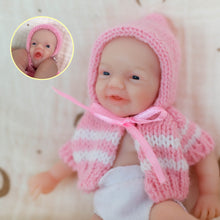 Laden Sie das Bild in den Galerie-Viewer, Pinky Reborn Mini Realistic Reborn Baby Doll Girl 6 Inch 15cm Solid Silicone Doll Newborn Baby Dolls Silicone Full Body Palm Doll Toy