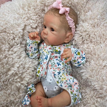 Carica l'immagine nel visualizzatore di Gallery, 18 Inch Lovely Realistic Reborn Baby Dolls Cloth Body Lifelike Newborn Baby Dolls Girl Preemie Baby Doll