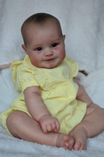 Load image into Gallery viewer, 24 Inch Lifelike Adorable Realistic Newborn Baby Dolls Lovely Reborn Baby Dolls Girl Maddie