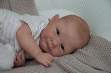 Carica l'immagine nel visualizzatore di Gallery, 19 Inch Lifelike Newborn Baby Dolls Girl Ava Adorable Lifelike Newborn Toddler Baby Dolls