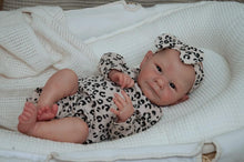 Load image into Gallery viewer, 19 Inch Lovely Lifelike Reborn Baby Dolls Girls Ava Adorable Realistic Newborn Toddler Baby Dolls Gift