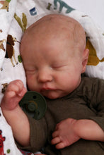Cargar imagen en el visor de la galería, Lifelike Reborn Levi Baby Dolls Soft Silicone Vinyl Realistic Newborn Baby Dolls That Look Real Babies