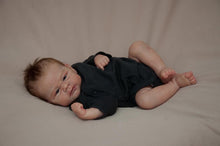Cargar imagen en el visor de la galería, 17 Inch Cuddly Reborn Baby Dolls HandMade Lifelike Silicone Baby Doll Realistic Baby Doll Girl Gift