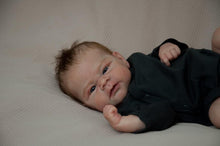 Cargar imagen en el visor de la galería, 17 Inch Cuddly Reborn Baby Dolls HandMade Lifelike Silicone Baby Doll Realistic Baby Doll Girl Gift