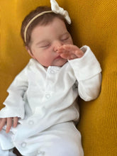 Cargar imagen en el visor de la galería, 19 Inch Sleeping Newborn Baby Dolls Cloth Reborn Baby Girl Doll Lifelike Reborn Baby Doll