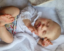 Laden Sie das Bild in den Galerie-Viewer, 22 Zoll schlafende lebensechte Reborn-Babypuppe, Mädchen, handgefertigt, realistisch, kuschelige Babypuppen, Geschenk für Kinder