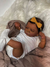 Загрузить изображение в средство просмотра галереи, 19inch Sleeping Reborn Baby Doll Realistic Newborn Baby Doll Dark Brown African American Reborn Baby Girl
