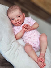 Cargar imagen en el visor de la galería, 20 Inch Lifelike Reborn Baby Dolls Girl Lovely Newborn Cuddly Toddler Realistic Baby Dolls Girl Gift for Kids 3+