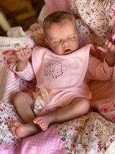 Carregar imagem no visualizador da galeria, 18 Inch Cuddly Realistic Newborn Baby Dolls Soft Silicone Real Life Sleeping Adorable Reborn Baby Doll Girl Gift Set for Kids Age 3+