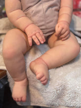 Load image into Gallery viewer, 24 Inch Reborn Toddler Doll Girl Silicone Reborn Baby Doll Realistic Cuddly Baby Reborn Doll That Look Real Christmas Gift for Kids