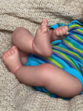 Cargar imagen en el visor de la galería, 18 Inch Realistic Reborn Baby Dolls Evi Handmade Lifelike Silicone Simulation Baby Doll Real Life Baby Doll