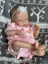 Load image into Gallery viewer, 18 Inch Sleeping Real Life Reborn Baby Dolls Lifelike Newborn Baby Doll Realistic Reborn Toddler Girl
