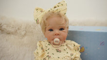 Cargar y reproducir el video en el visor de la galería, Pinky Reborn Baby Dolls New Product Bettie Blue Eyes Golden Hair Implants FLoral Clothing Doll Gifts For Kids 3+