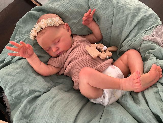 Silicone Baby Girl Soft Realistic Baby Dolls 18inch Vivienne Full