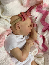 Загрузить изображение в средство просмотра галереи, 18 Inch Real Life Size Reborn Baby Dolls Silicone Lifelike Reborn Baby Girl Realistic Newborn Baby Dolls