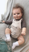 Cargar imagen en el visor de la galería, 24 inch Lifelike Reborn Baby Dolls Girl Maddie Realistic Newborn Cuddly Baby Toddler Popular Girl Doll Soft Body Silicone Doll Gift for Kids