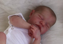 Load image into Gallery viewer, Lifelike Reborn Baby Dolls Silicone Realistic Soft Vinyl Newborn Baby Dolls That Look Real