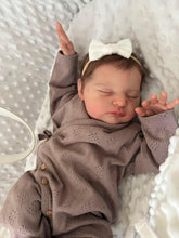 Load image into Gallery viewer, 19 Inch Real Reborn Baby Dolls Laura Soft Silicone Reborn Baby Girl Doll Lifelike Reborn Baby Doll