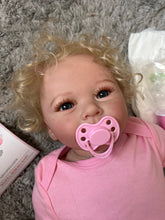Carica l'immagine nel visualizzatore di Gallery, 22 Inch Weighted Cloth Body Realistic Looking Reborn Toddler Doll Soft Silicone Lifelike Newborn Baby Doll Girl