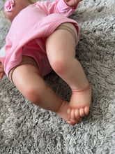Carica l'immagine nel visualizzatore di Gallery, 22 Inch Weighted Cloth Body Realistic Looking Reborn Toddler Doll Soft Silicone Lifelike Newborn Baby Doll Girl