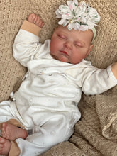 Laden Sie das Bild in den Galerie-Viewer, Realistische Reborn-Babypuppen, schlafende weiche Silikon-Reborn-Babypuppe, lebensechte Reborn-Babypuppe