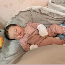 Carica l&#39;immagine nel visualizzatore di Gallery, 19 Inch Sleeping Lifelike Baby Dolls Realistic Baby Dolls Girl Lovely Cuddly Baby Doll
