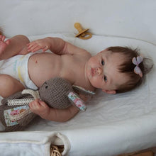 Laden Sie das Bild in den Galerie-Viewer, 18 Inch Cuddly Reborn Baby Dolls Girls Full Body Vinyl Silicone Lifelike Reborn Baby Doll Realistic Newborn Baby Dolls
