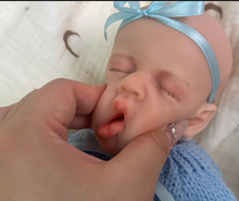 Cargar imagen en el visor de la galería, 12 Inch Sleeping Silicone Reborn Baby Doll Perfect Gift for All Ages
