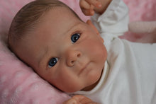 Carica l&#39;immagine nel visualizzatore di Gallery, 18 Inches Cute Reborn Newborn Baby Doll Lifelike Baby Doll Handmade Reborn Baby Doll That Look Real
