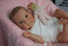 Laden Sie das Bild in den Galerie-Viewer, 18 Inches Cute Reborn Newborn Baby Doll Lifelike Baby Doll Handmade Reborn Baby Doll That Look Real
