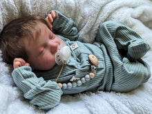 Загрузить изображение в средство просмотра галереи, 19inch Lifelike Cuddly Reborn Baby Dolls Levi Realistic Sleeping Lovely Reborn Baby Dolls Adorable Newborn Baby Dolls Gift for Kids
