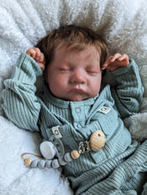 Load image into Gallery viewer, 19inch Lifelike Cuddly Reborn Baby Dolls Levi Realistic Sleeping Lovely Reborn Baby Dolls Adorable Newborn Baby Dolls Gift for Kids
