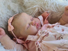 Загрузить изображение в средство просмотра галереи, 24 Inch Toddler Reborn Doll Girl Lifelike Silicone Reborn Baby Dol Newborn Realistic Baby Doll Xmas Gift
