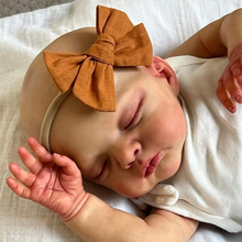 Cargar imagen en el visor de la galería, 19 inch 48cm Gallery-Level Reborn Baby Irys- Hand-Painted Portrait, Cloth Body + Deep Blush Bow &amp; Strapless Romper
