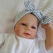 Laden Sie das Bild in den Galerie-Viewer, 17 inch Lifelike Cuddly Reborn Baby Dolls Elijah Cloth Body Adorable Realistic Newborn Baby Doll Xmas Birthday Gift
