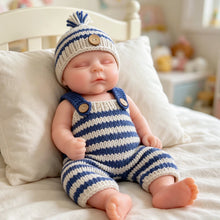 Cargar imagen en el visor de la galería, 18" Weighted Silicone Reborn Doll – 4KG Realistic Baby with Open Mouth &amp; Knitted Clothes
