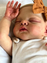 Cargar imagen en el visor de la galería, 19 inch 48cm Gallery-Level Reborn Baby Irys- Hand-Painted Portrait, Cloth Body + Deep Blush Bow &amp; Strapless Romper
