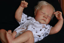 Загрузить изображение в средство просмотра галереи, 19inch Lifelike Reborn Levi Baby Dolls Soft Silicone Vinyl Realistic Newborn Baby Dolls Girl Gift
