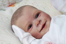 Load image into Gallery viewer, Pinky Reborn Lovely Smile 20 Inch 50 cm Painted Hair Reborn Baby Dolls with Cuddly Body Realistic Reborn Girl Toys
