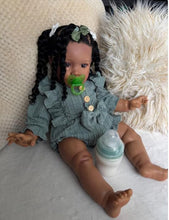 Laden Sie das Bild in den Galerie-Viewer, Reborn Toddler Dolls Black Girl Pippa 26 Inch 66 cm Big Eyes Realistic Reborn Baby Dolls Soft Cloth Body, African American Real Life Baby Doll, Lifelike Newborn Babies Doll Toy
