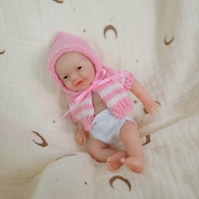 Laden Sie das Bild in den Galerie-Viewer, Pinky Reborn Mini Realistic Reborn Baby Doll Girl 6 Inch 15cm Solid Silicone Doll Newborn Baby Dolls Silicone Full Body Palm Doll Toy

